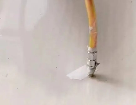 邵东瓷砖空鼓维修公司专业解答在瓷砖铺贴过程中，如果使用的砂料过粗（如全部使用了粗砂），可能会导致以下问题